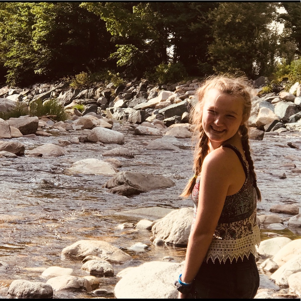 Meet your Posher, Lara